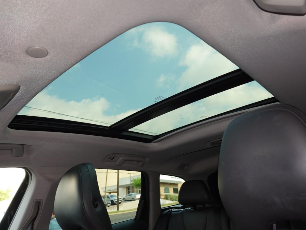Volvo XC60 Vehicle Full-screen Gallery Image 14