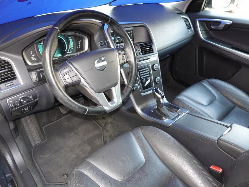 Volvo XC60 Vehicle Full-screen Gallery Image 15
