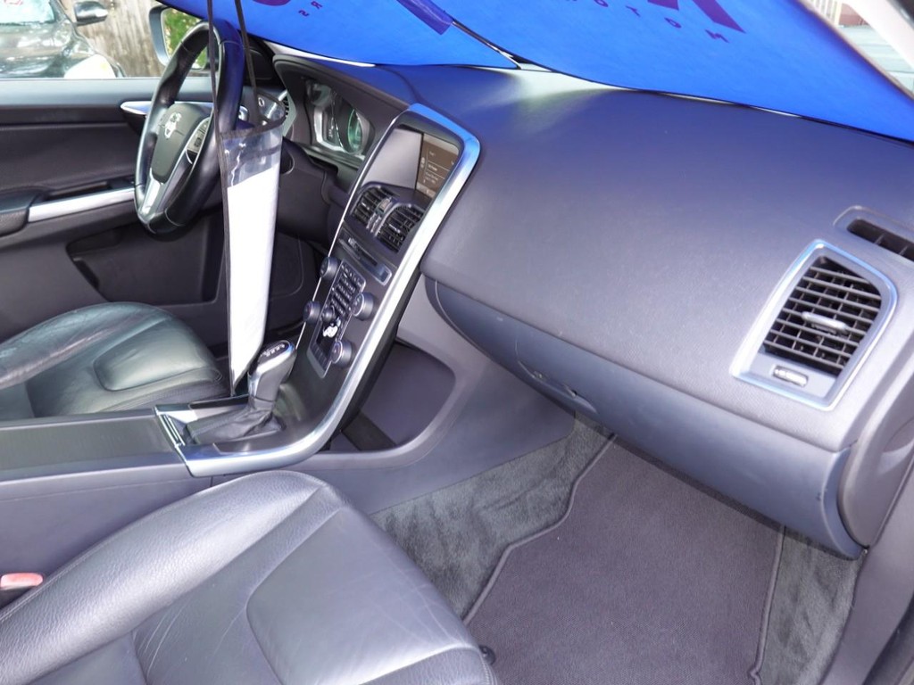 Volvo XC60 Vehicle Full-screen Gallery Image 19