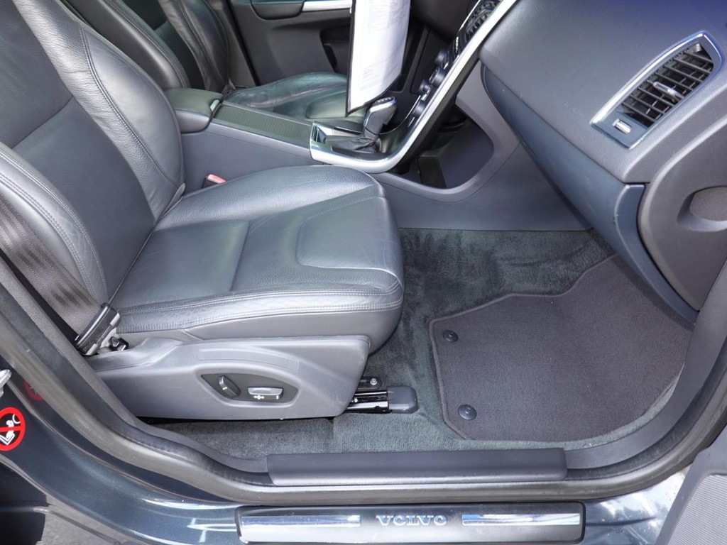 Volvo XC60 Vehicle Full-screen Gallery Image 20