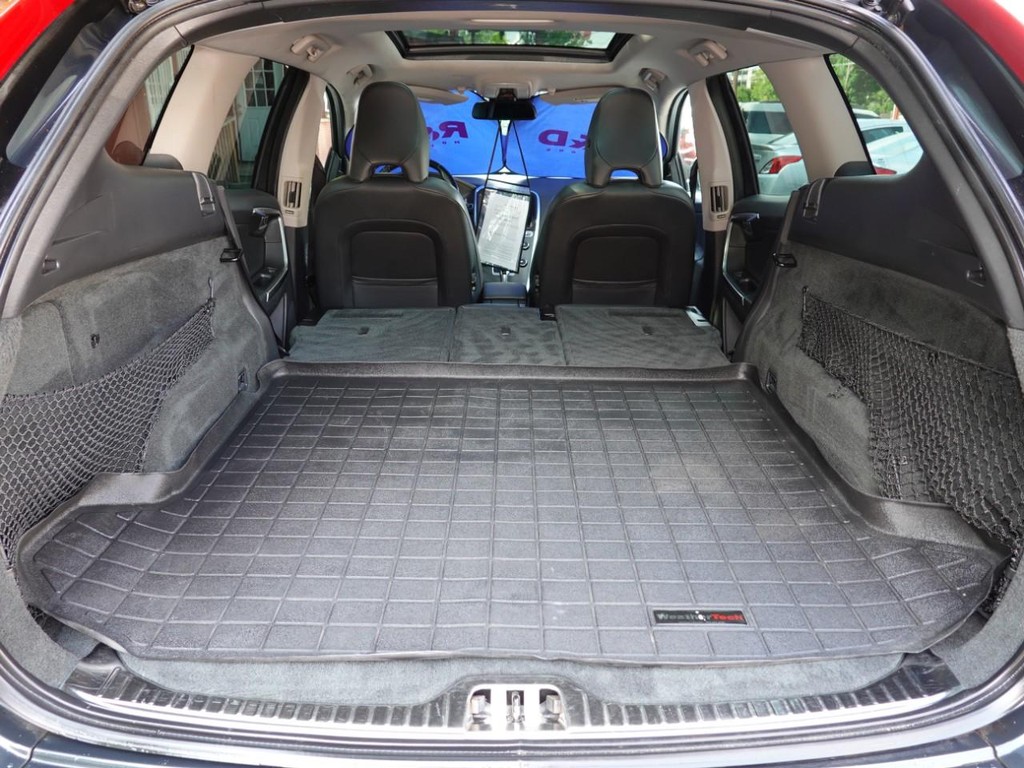 Volvo XC60 Vehicle Full-screen Gallery Image 25