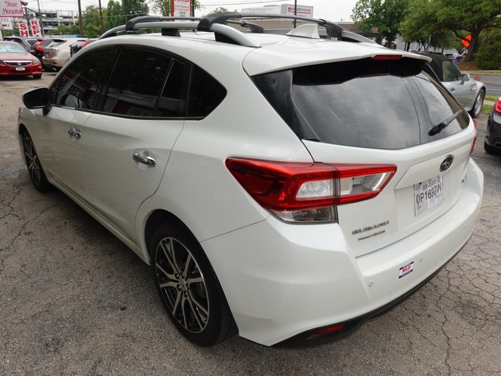 Subaru Impreza Vehicle Full-screen Gallery Image 05