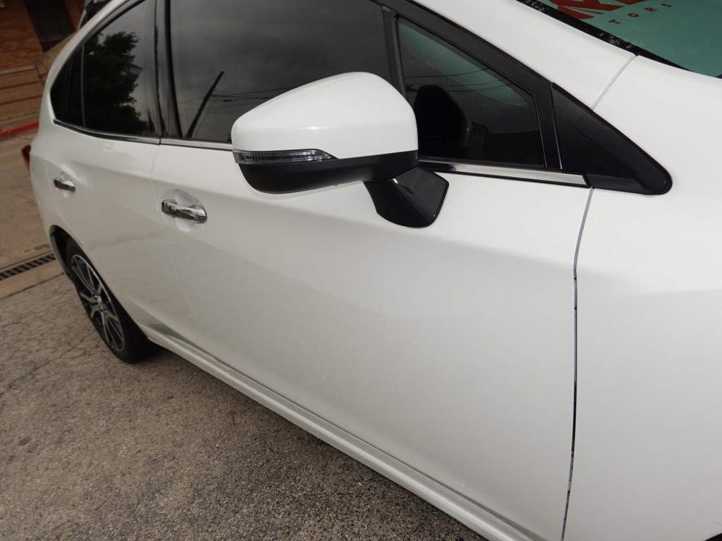 Subaru Impreza Vehicle Full-screen Gallery Image 11