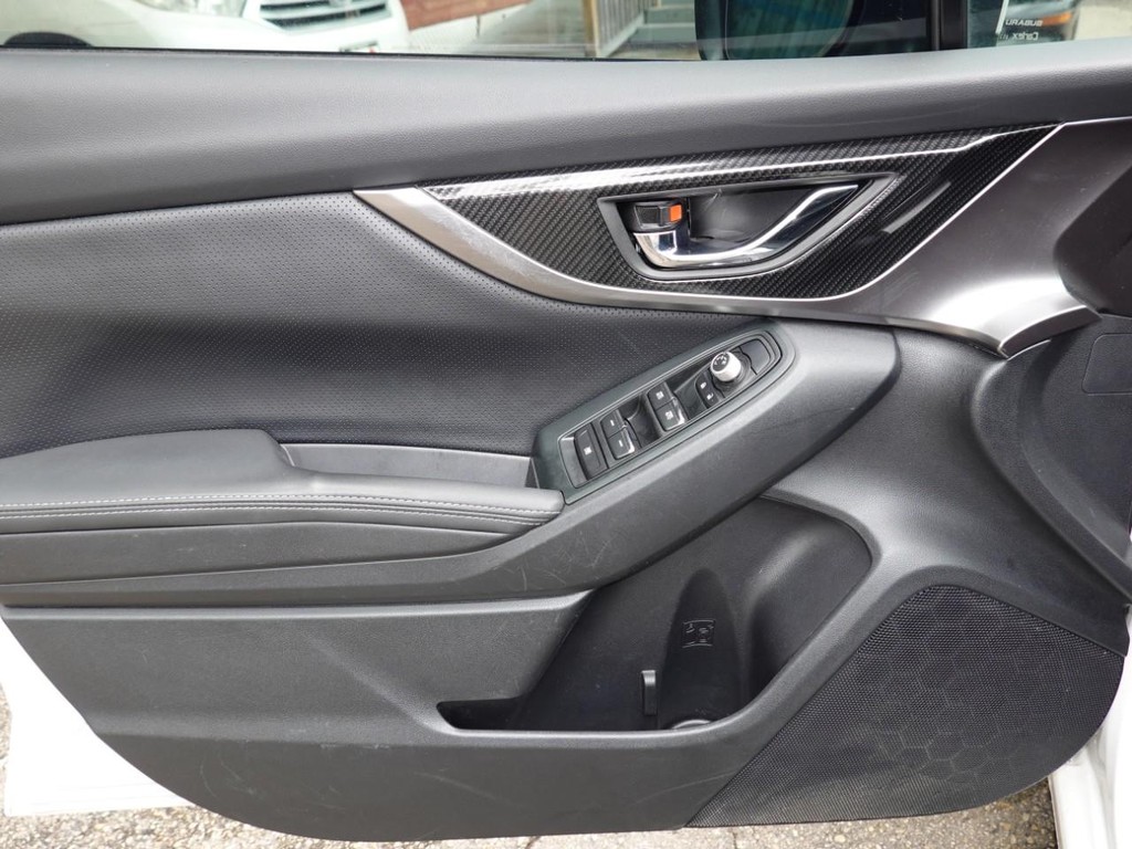 Subaru Impreza Vehicle Full-screen Gallery Image 19