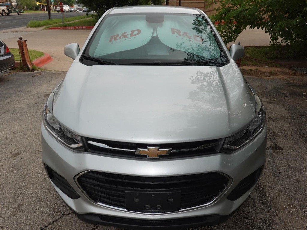 2017 Chevrolet Trax LS photo 2