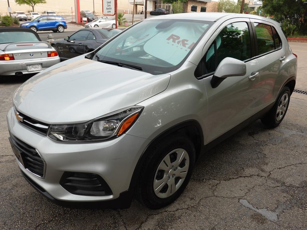 2017 Chevrolet Trax LS photo 3