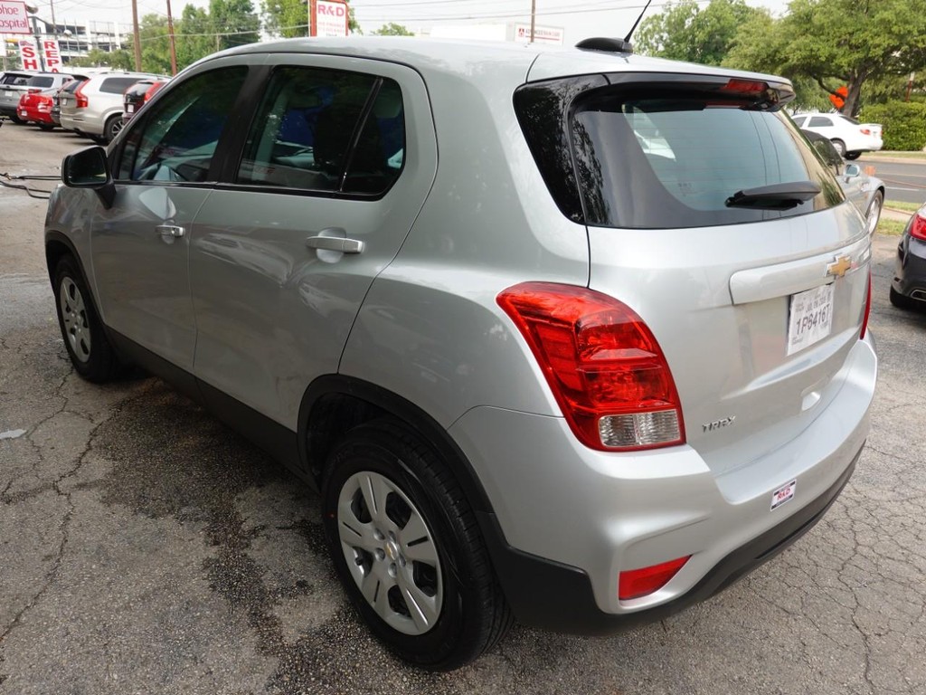 2017 Chevrolet Trax LS photo 5