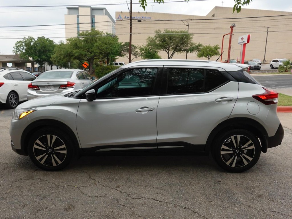 2019 Nissan Kicks SR photo 4