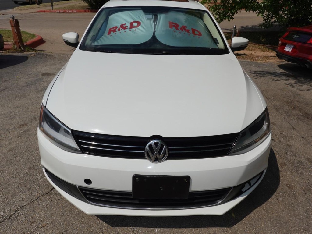 Volkswagen Jetta Sedan Vehicle Full-screen Gallery Image 02