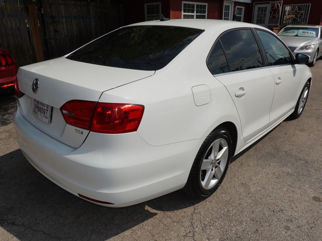 Volkswagen Jetta Sedan Vehicle Full-screen Gallery Image 07