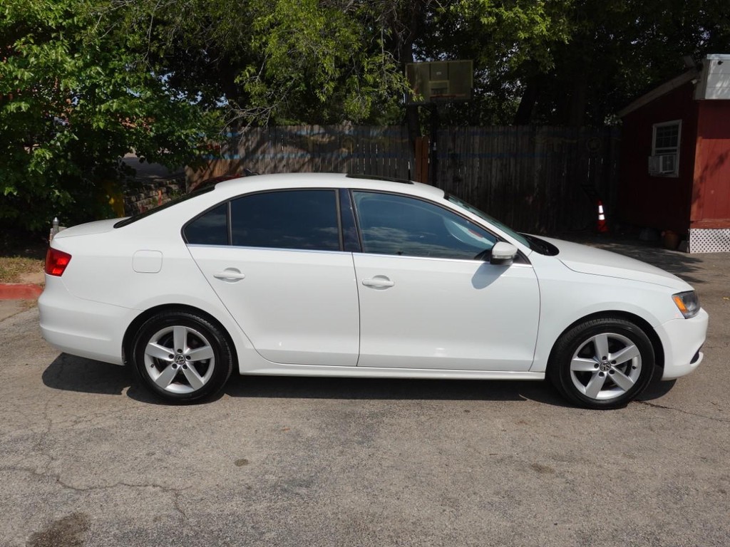 Volkswagen Jetta Sedan Vehicle Full-screen Gallery Image 08