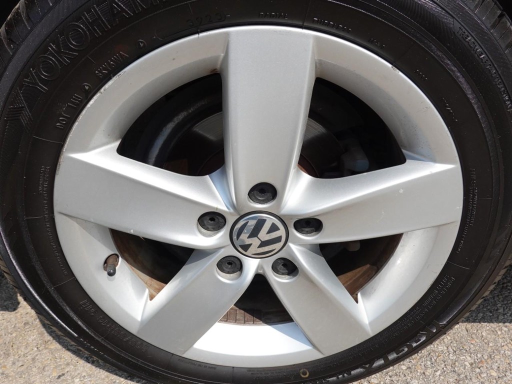 Volkswagen Jetta Sedan Vehicle Full-screen Gallery Image 09