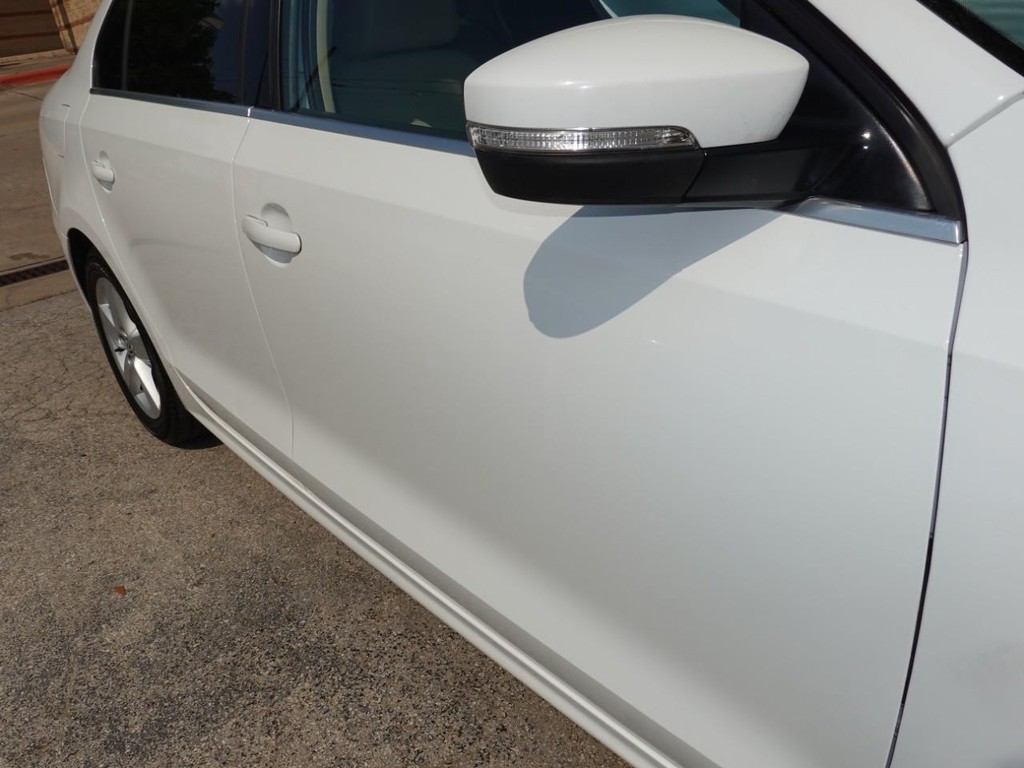 Volkswagen Jetta Sedan Vehicle Full-screen Gallery Image 11