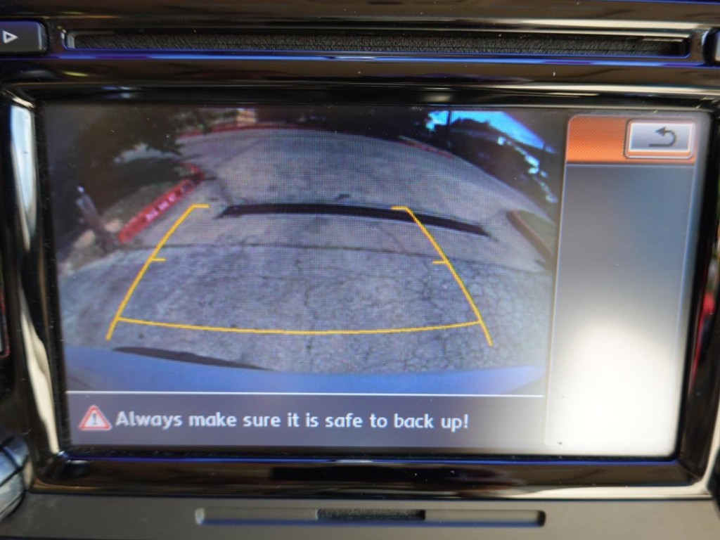 Volkswagen Jetta Sedan Vehicle Full-screen Gallery Image 14