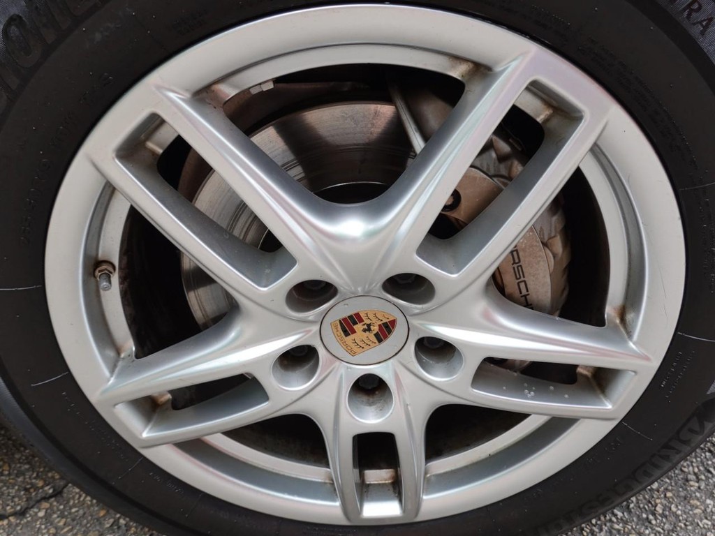 Porsche Cayenne Vehicle Full-screen Gallery Image 09