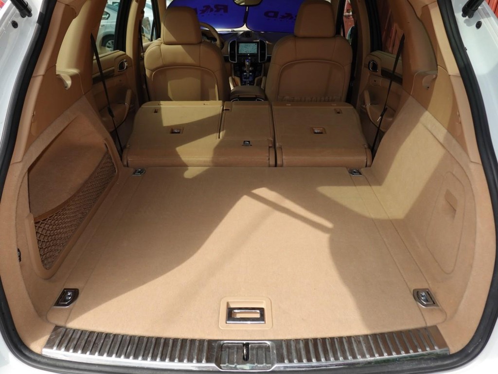 Porsche Cayenne Vehicle Full-screen Gallery Image 29