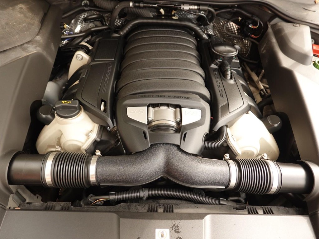 Porsche Cayenne Vehicle Full-screen Gallery Image 30