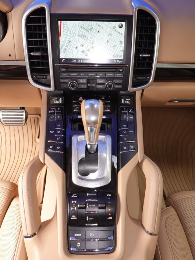 Porsche Cayenne Vehicle Full-screen Gallery Image 14