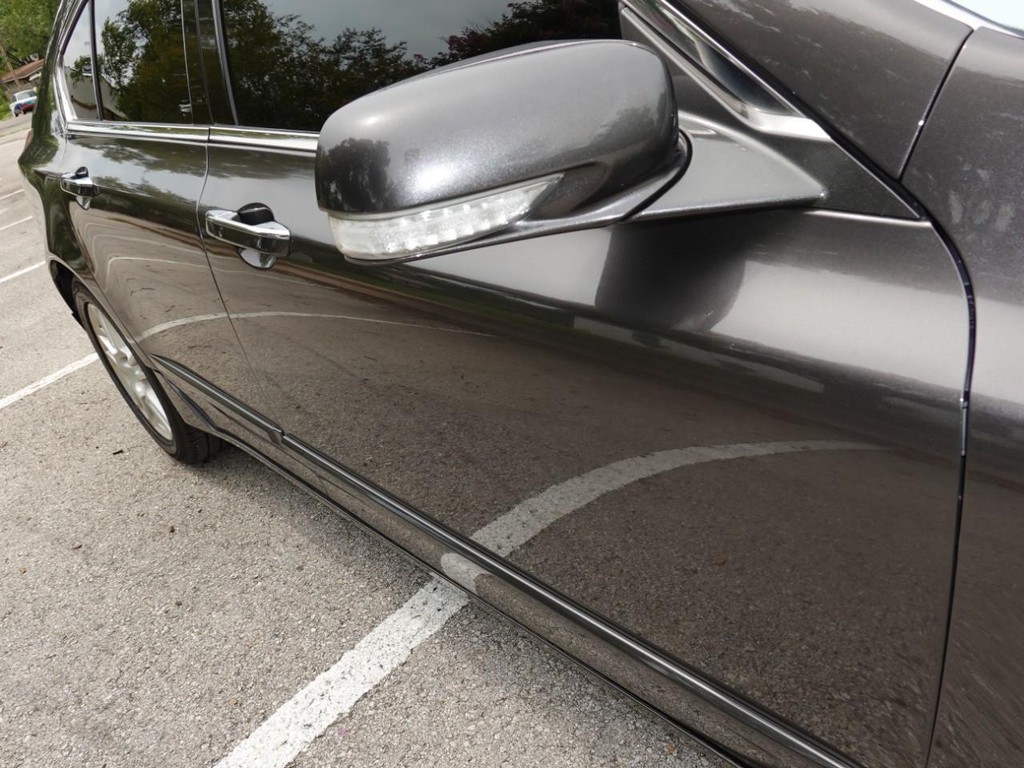 Acura TL Vehicle Full-screen Gallery Image 11