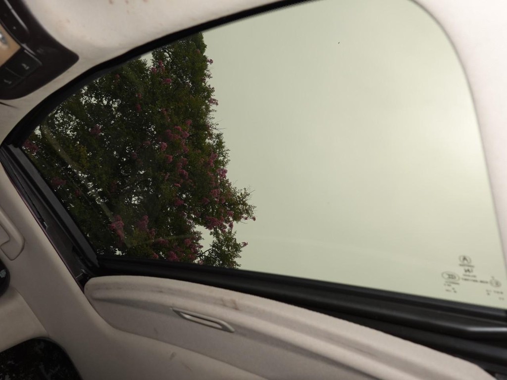 Acura TL Vehicle Full-screen Gallery Image 16