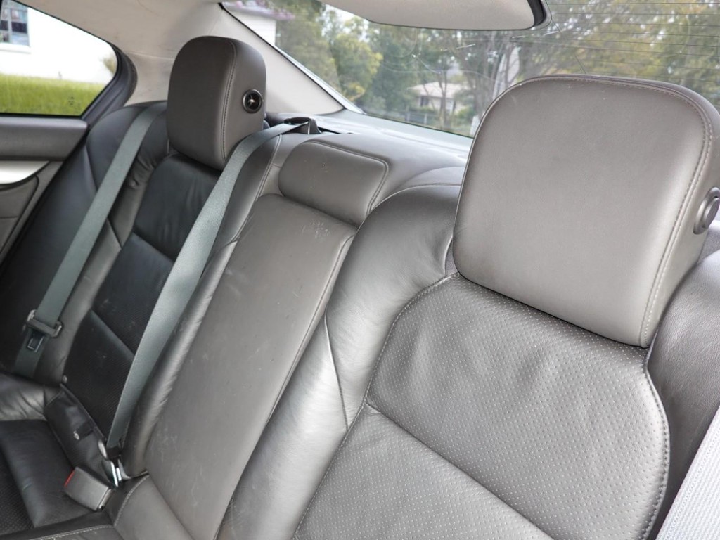 Acura TL Vehicle Full-screen Gallery Image 19