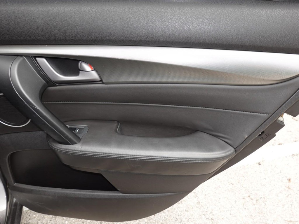 Acura TL Vehicle Full-screen Gallery Image 26