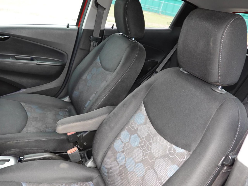 Chevrolet Spark Vehicle Full-screen Gallery Image 15