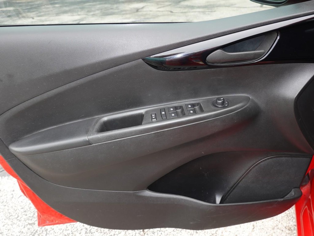 Chevrolet Spark Vehicle Full-screen Gallery Image 17