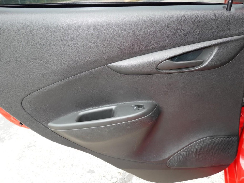 Chevrolet Spark Vehicle Full-screen Gallery Image 19