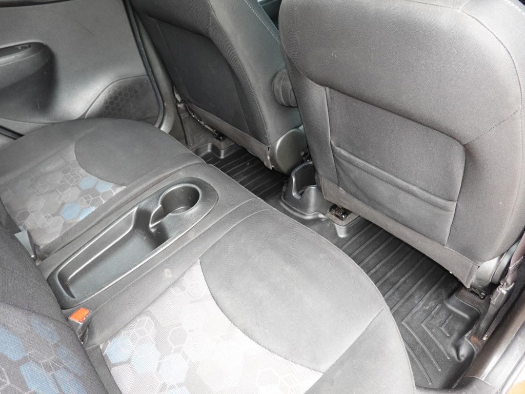 Chevrolet Spark Vehicle Full-screen Gallery Image 23