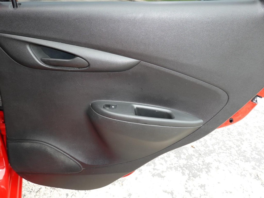 Chevrolet Spark Vehicle Full-screen Gallery Image 24