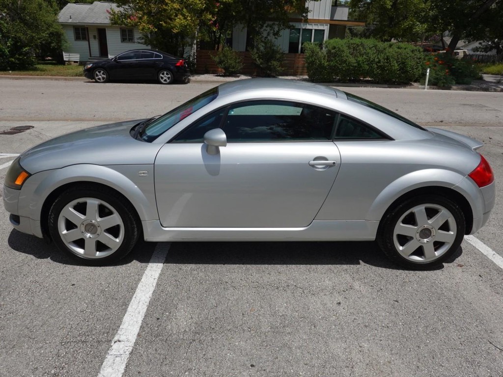 Audi TT Vehicle Full-screen Gallery Image 04