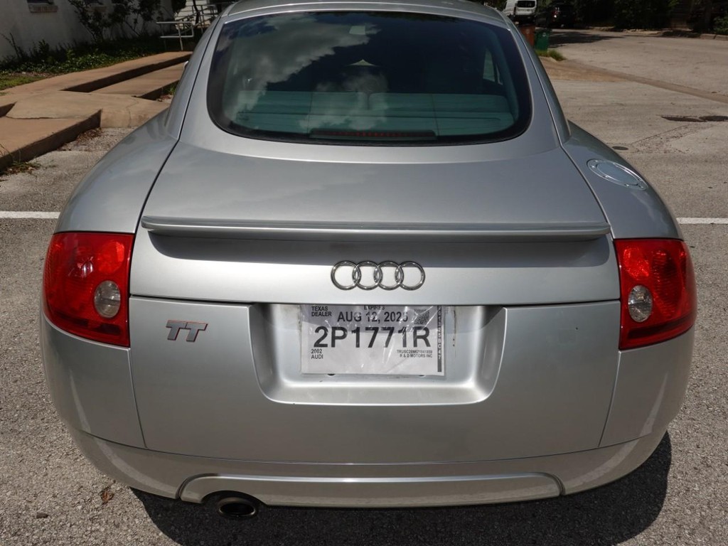 Audi TT Vehicle Full-screen Gallery Image 06