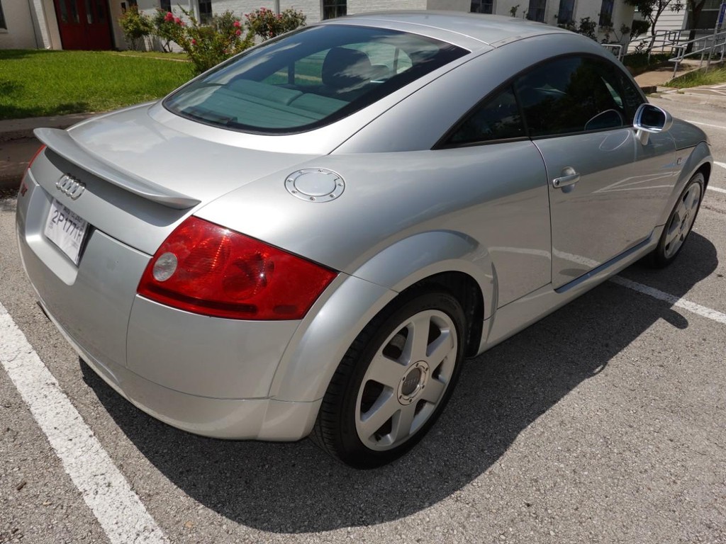 Audi TT Vehicle Full-screen Gallery Image 07