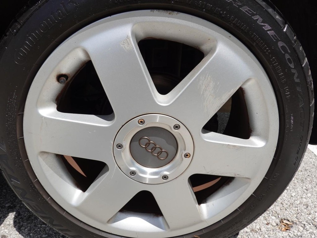 Audi TT Vehicle Full-screen Gallery Image 09