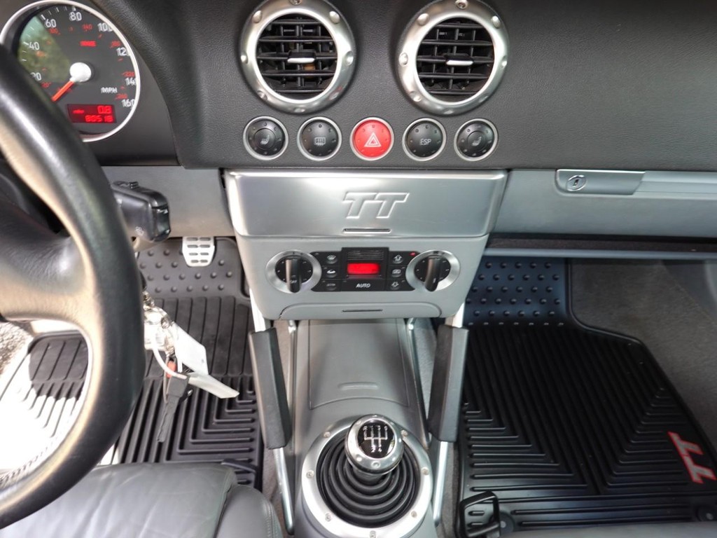 Audi TT Vehicle Full-screen Gallery Image 14