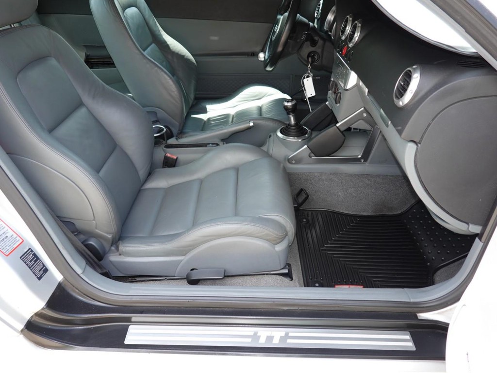 Audi TT Vehicle Full-screen Gallery Image 20