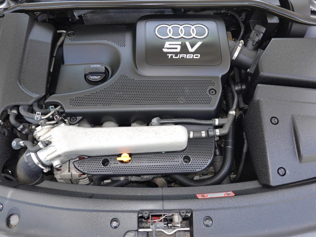 Audi TT Vehicle Full-screen Gallery Image 22
