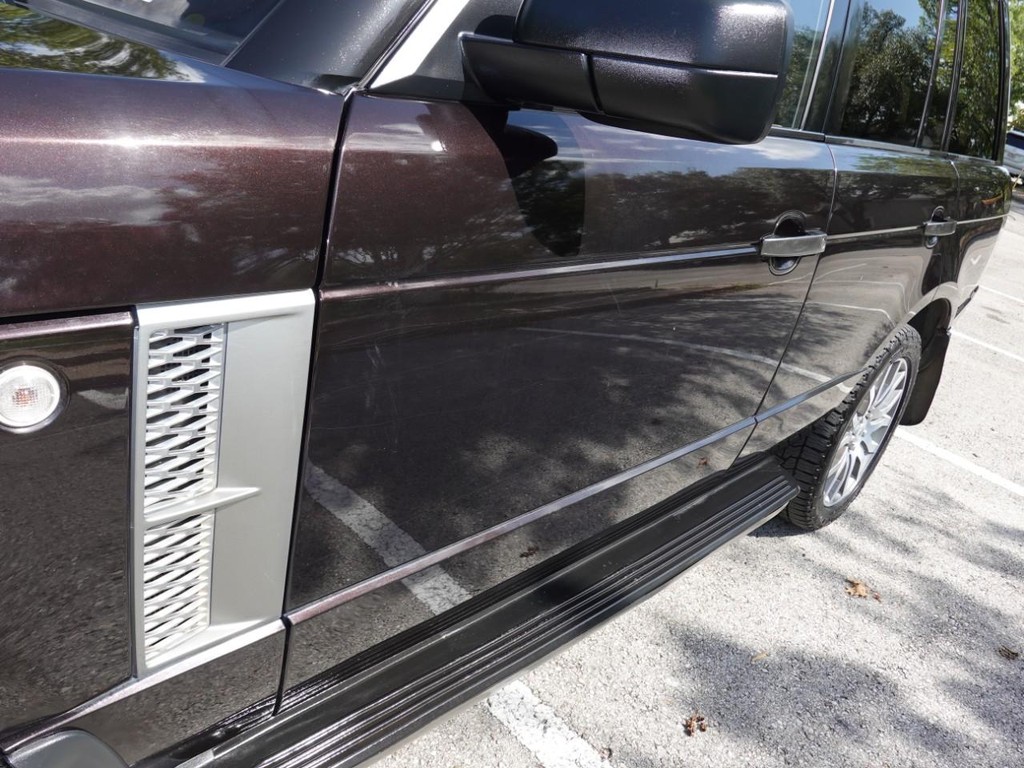 Land Rover Range Rover Vehicle Full-screen Gallery Image 09