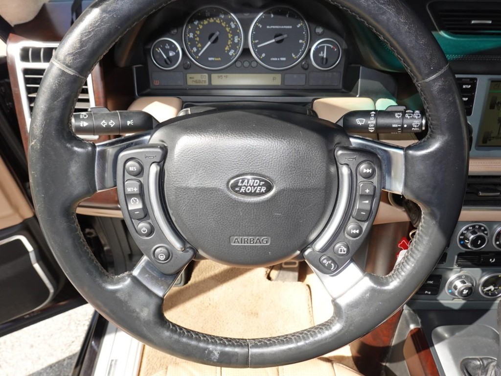 Land Rover Range Rover Vehicle Full-screen Gallery Image 11