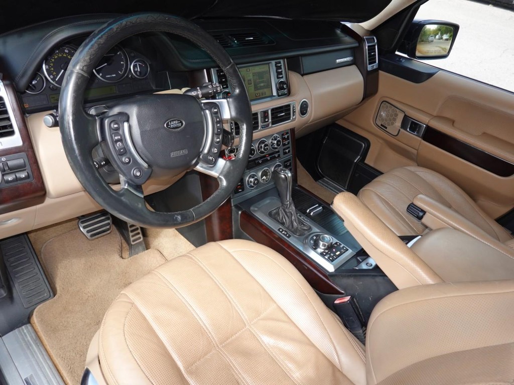 Land Rover Range Rover Vehicle Full-screen Gallery Image 16