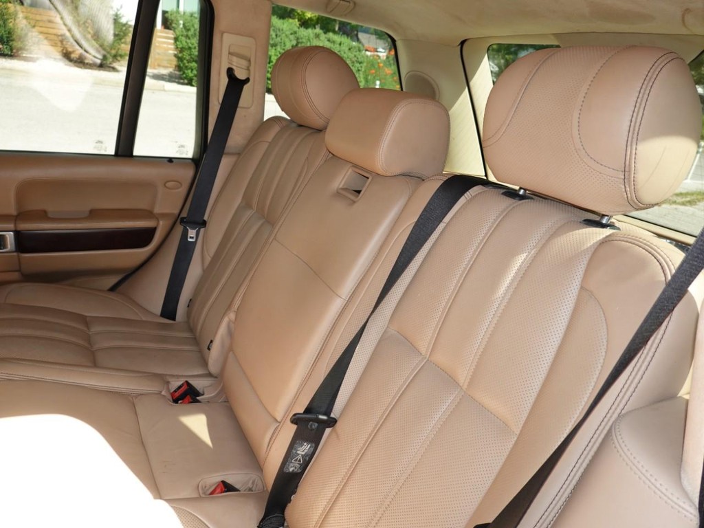 Land Rover Range Rover Vehicle Full-screen Gallery Image 18