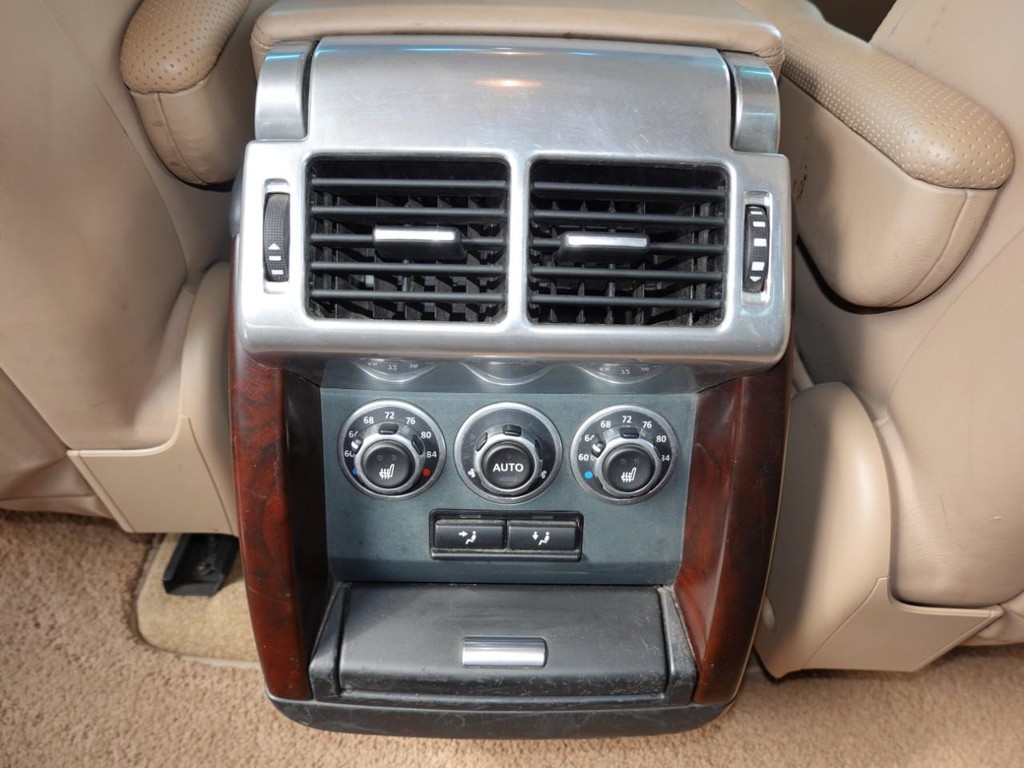 Land Rover Range Rover Vehicle Full-screen Gallery Image 19