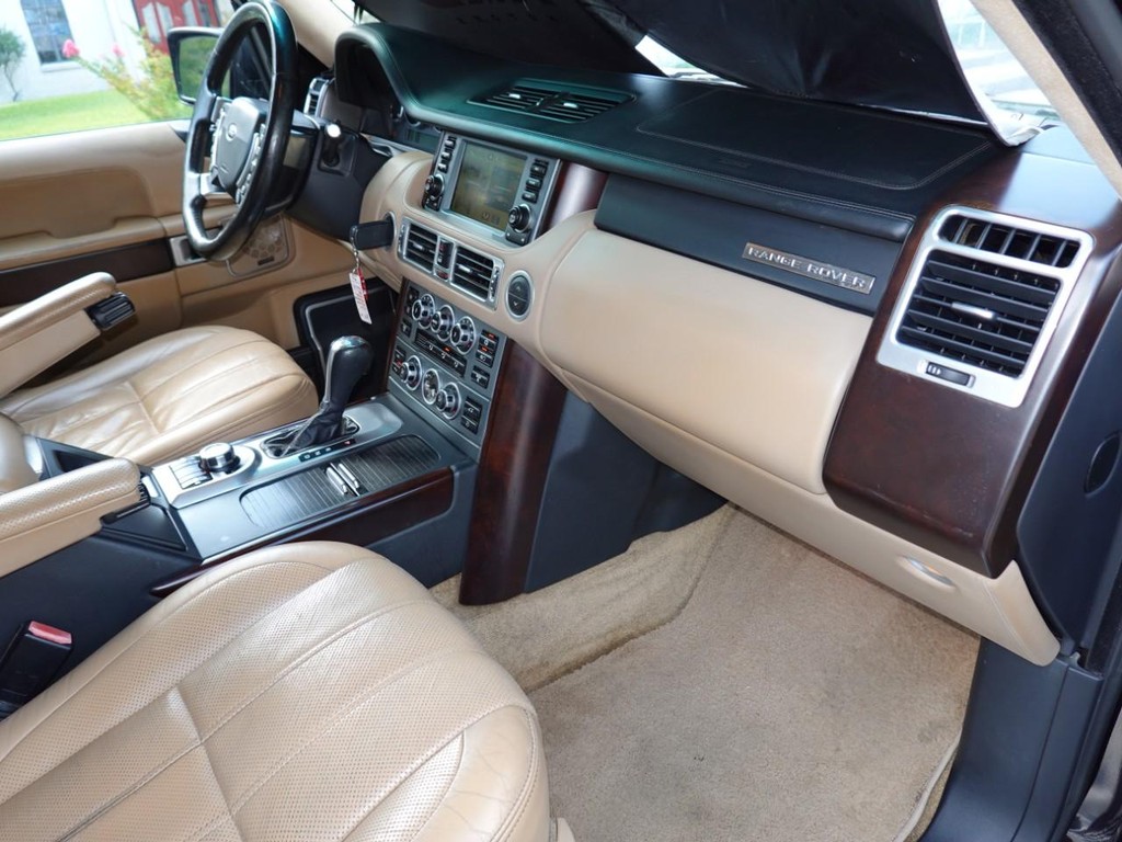 Land Rover Range Rover Vehicle Full-screen Gallery Image 22