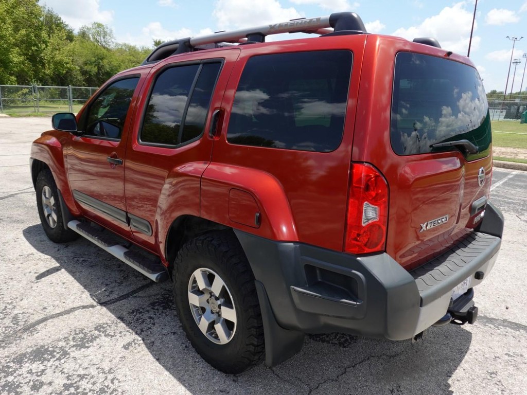 Nissan Xterra Vehicle Full-screen Gallery Image 05