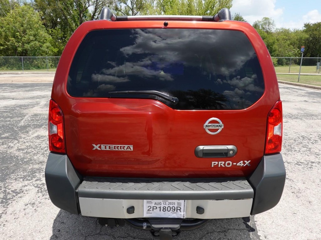 Nissan Xterra Vehicle Full-screen Gallery Image 06