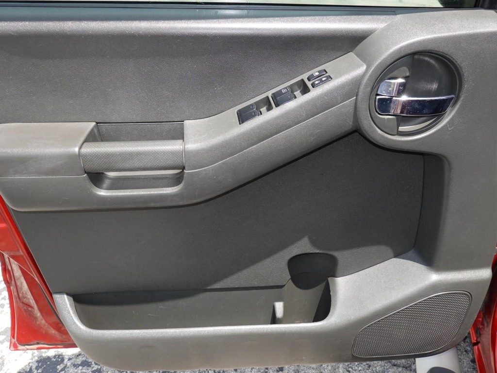 Nissan Xterra Vehicle Full-screen Gallery Image 16