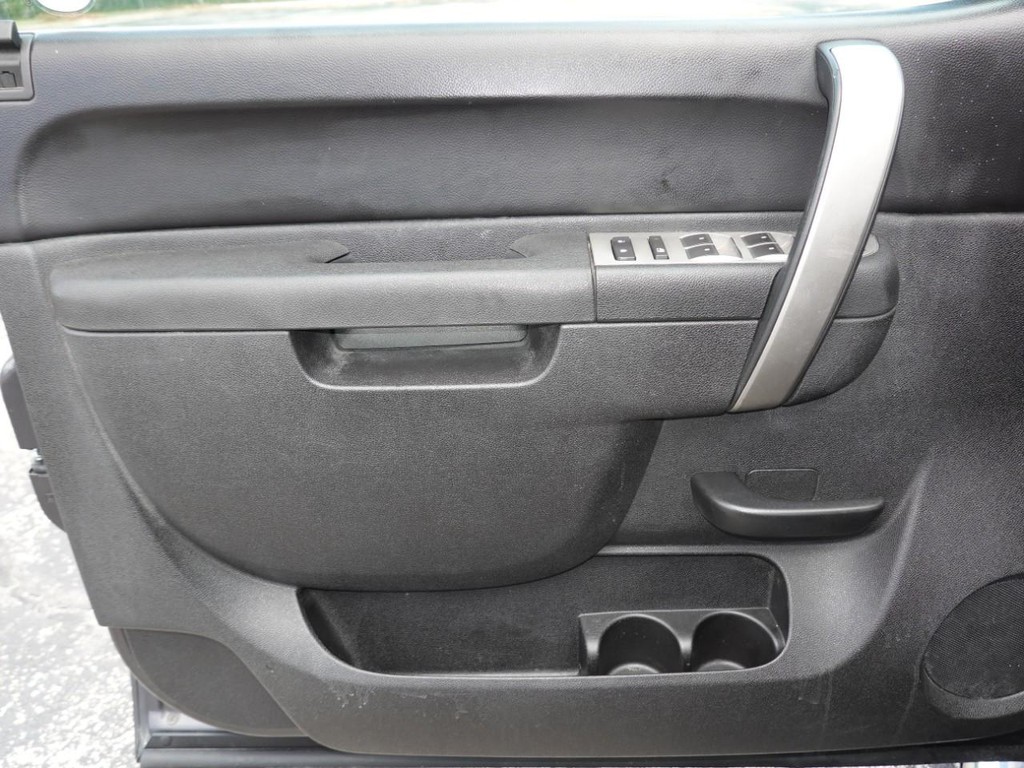 Chevrolet Silverado 1500 Vehicle Full-screen Gallery Image 18