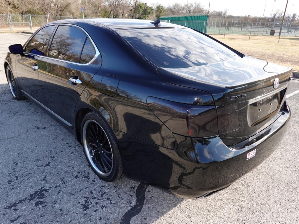 Lexus LS 460 Vehicle Full-screen Gallery Image 05