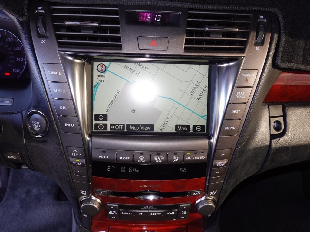 Lexus LS 460 Vehicle Full-screen Gallery Image 14